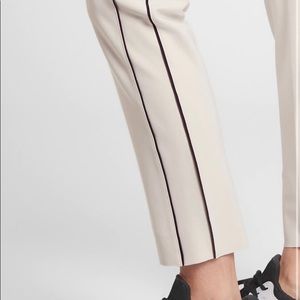 Athleta Stellar Novelty Trowser. NWOT. Worn once. Size 10